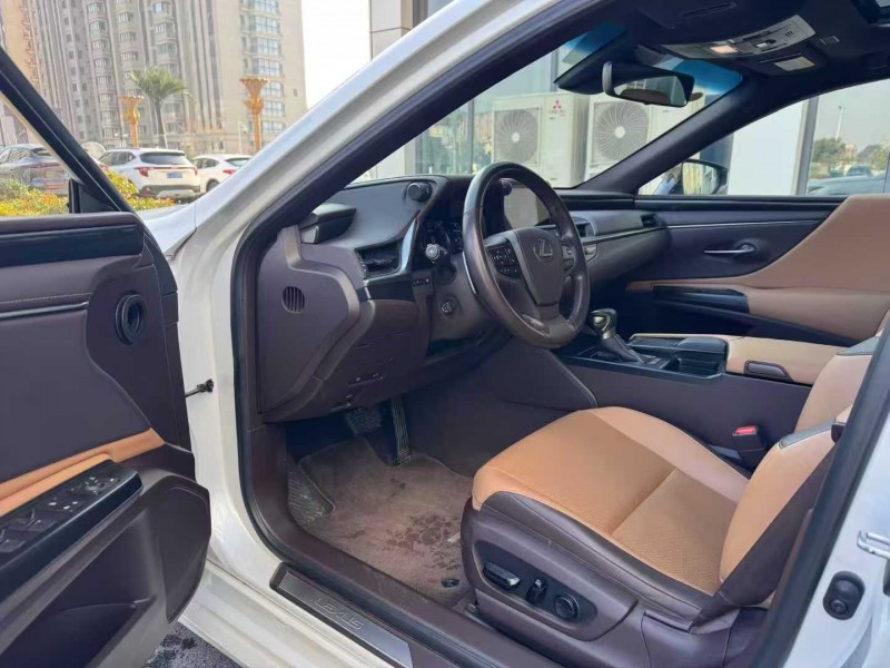 淮安21年雷克萨斯ES3