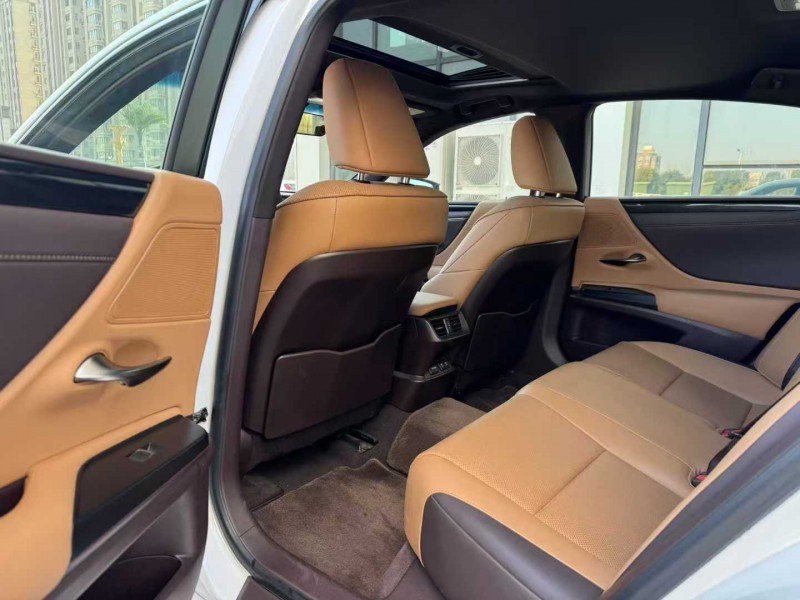 淮安21年雷克萨斯ES5