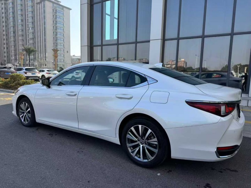 淮安21年雷克萨斯ES7