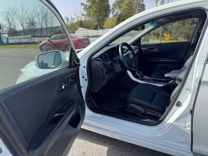 常州17年本田雅阁5