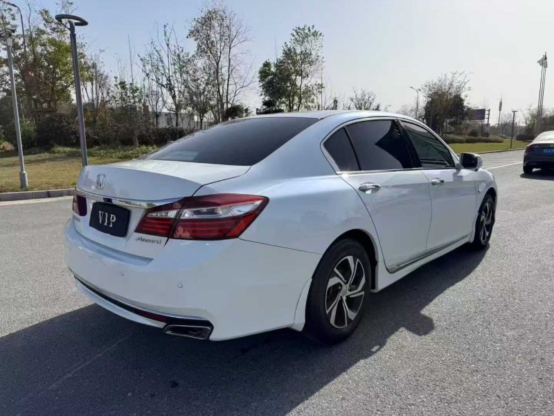 常州17年本田雅阁7