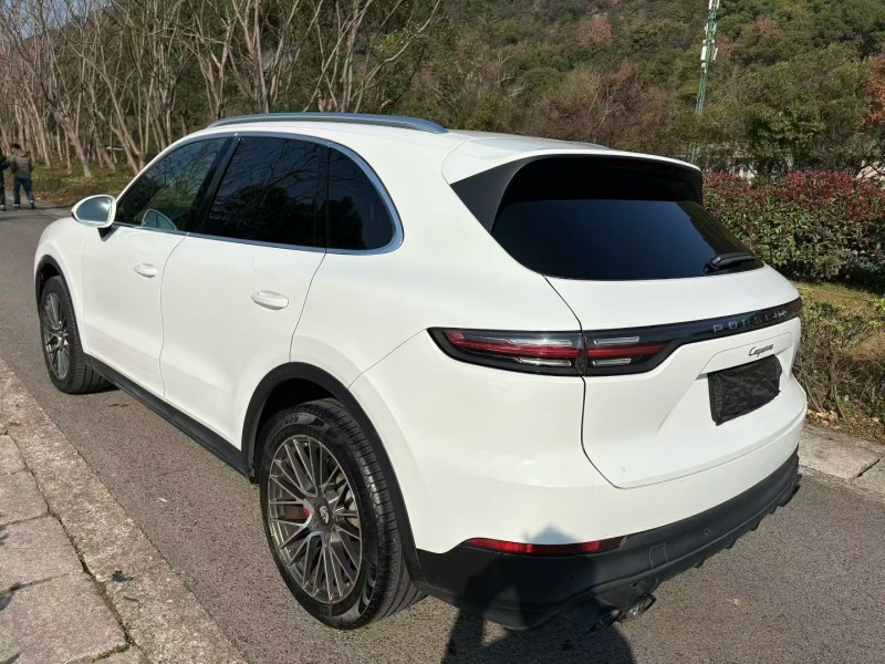 嘉兴18年保时捷卡宴8