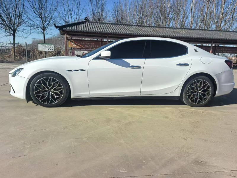 唐山15年玛莎拉蒂Ghibli2