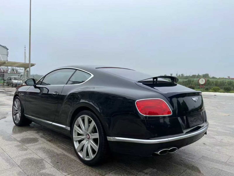 淮安18年宾利欧陆9