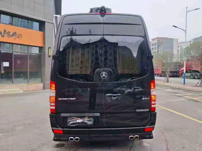 六盘水17年奔驰斯宾特9