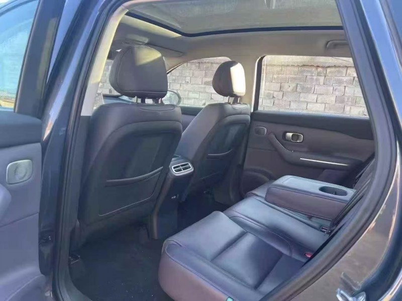 临沂25年零跑汽车C104