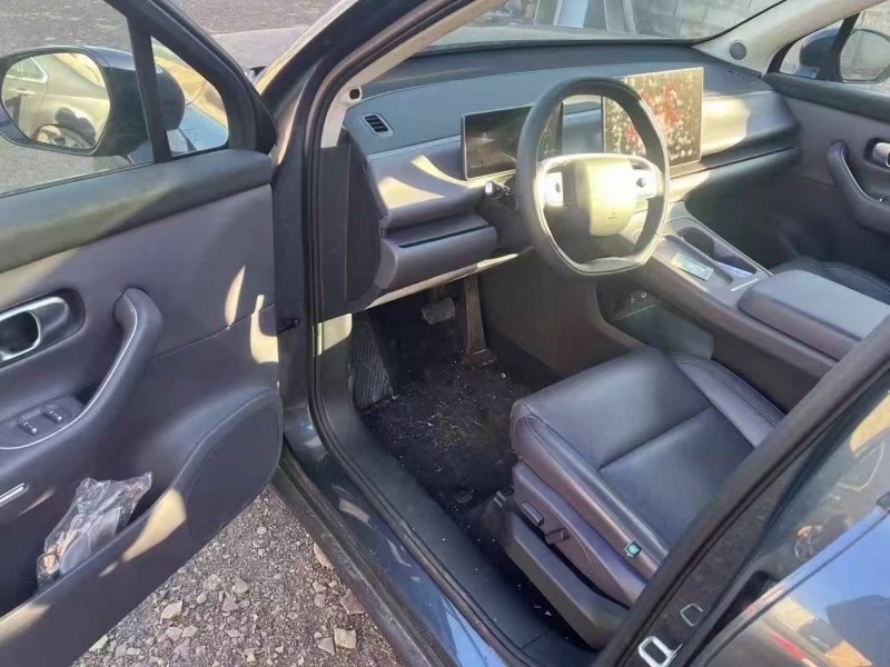 临沂25年零跑汽车C105