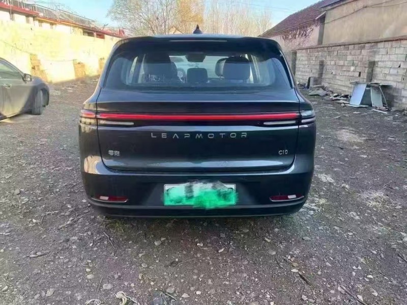 临沂25年零跑汽车C109