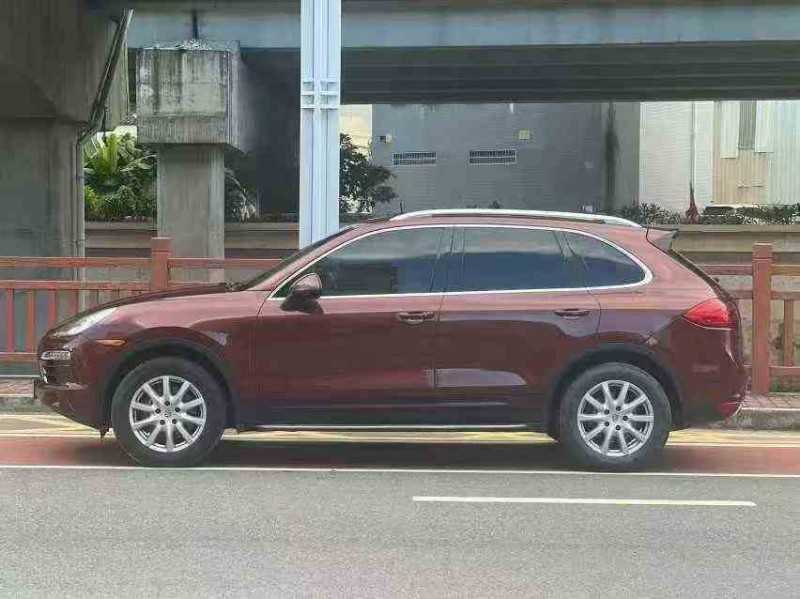 深圳13年保时捷卡宴3