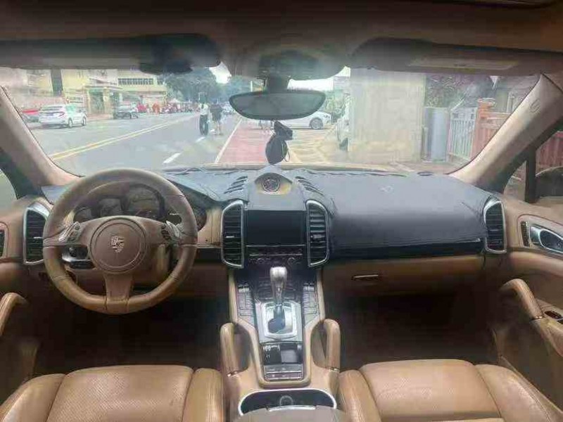 深圳13年保时捷卡宴4