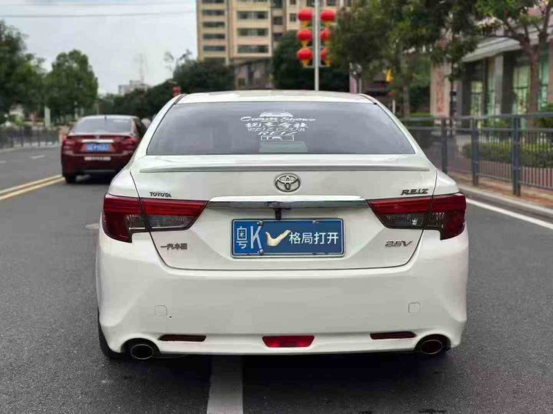 湛江16年丰田锐志9