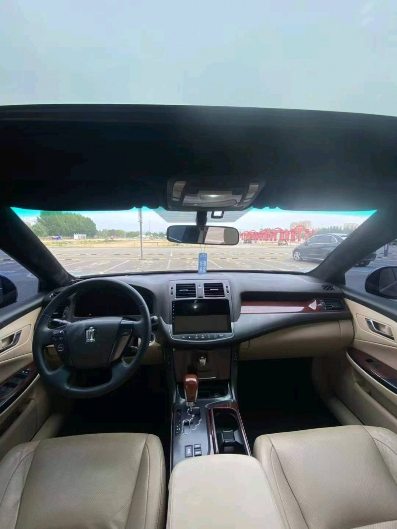 营口12年丰田皇冠7