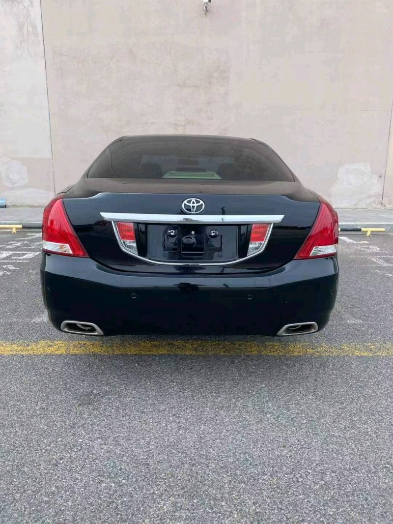 营口12年丰田皇冠8