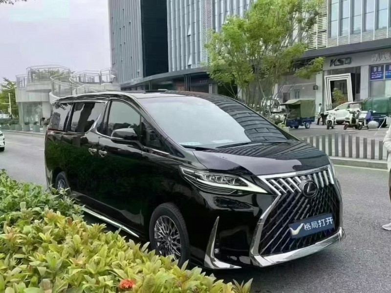 深圳23年雷克萨斯LM雷尔法2