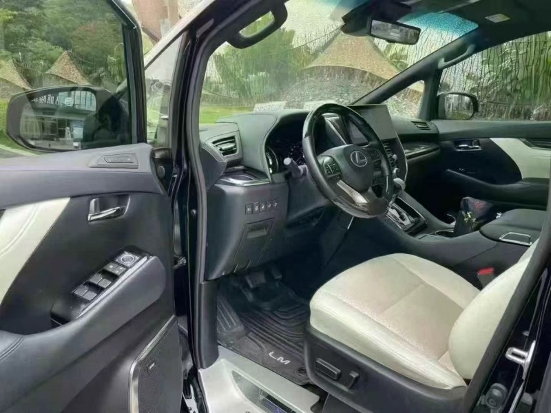 深圳23年雷克萨斯LM雷尔法6