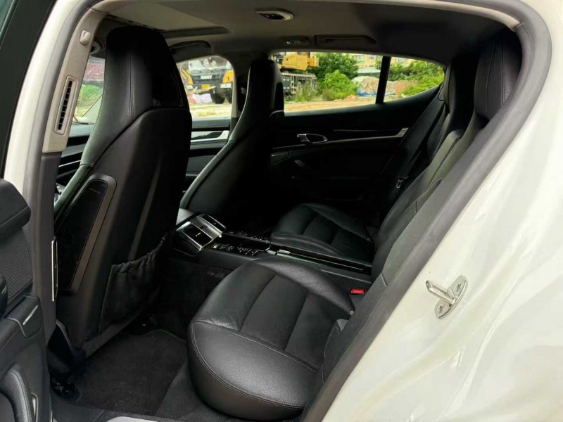 广州12年保时捷帕拉梅拉7