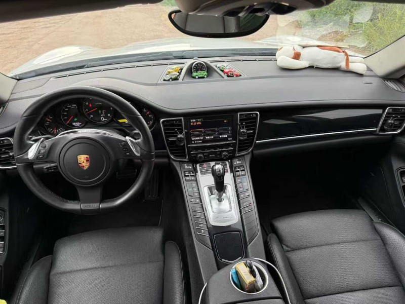 广州12年保时捷帕拉梅拉8