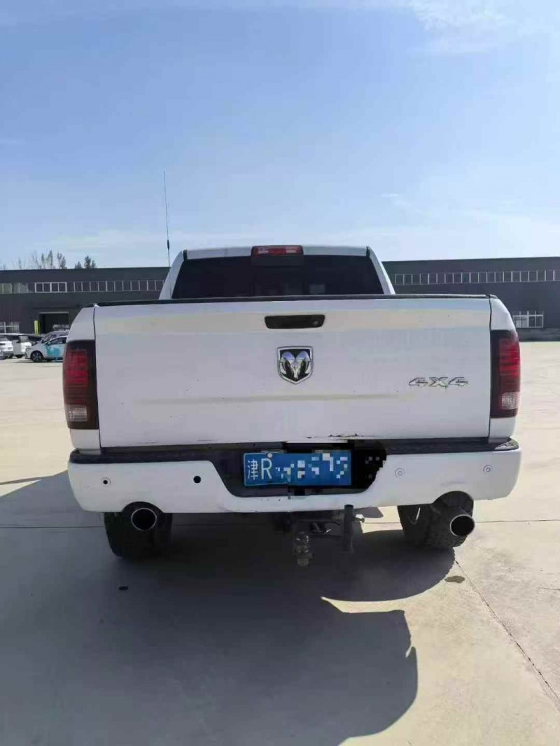 天津16年道奇公羊8