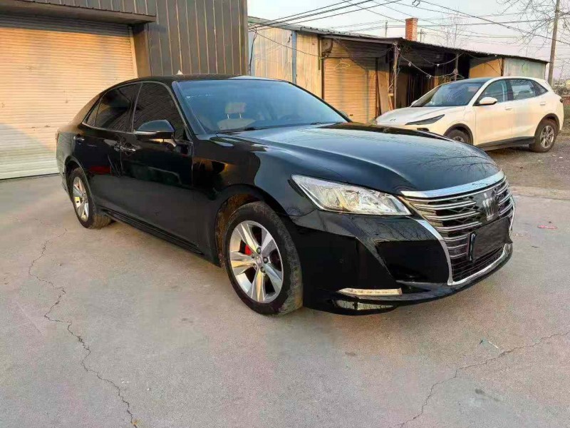 徐州17年丰田皇冠2