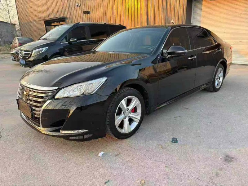 徐州17年丰田皇冠3