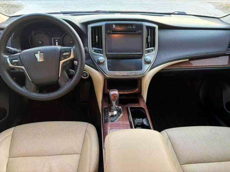 徐州17年丰田皇冠5