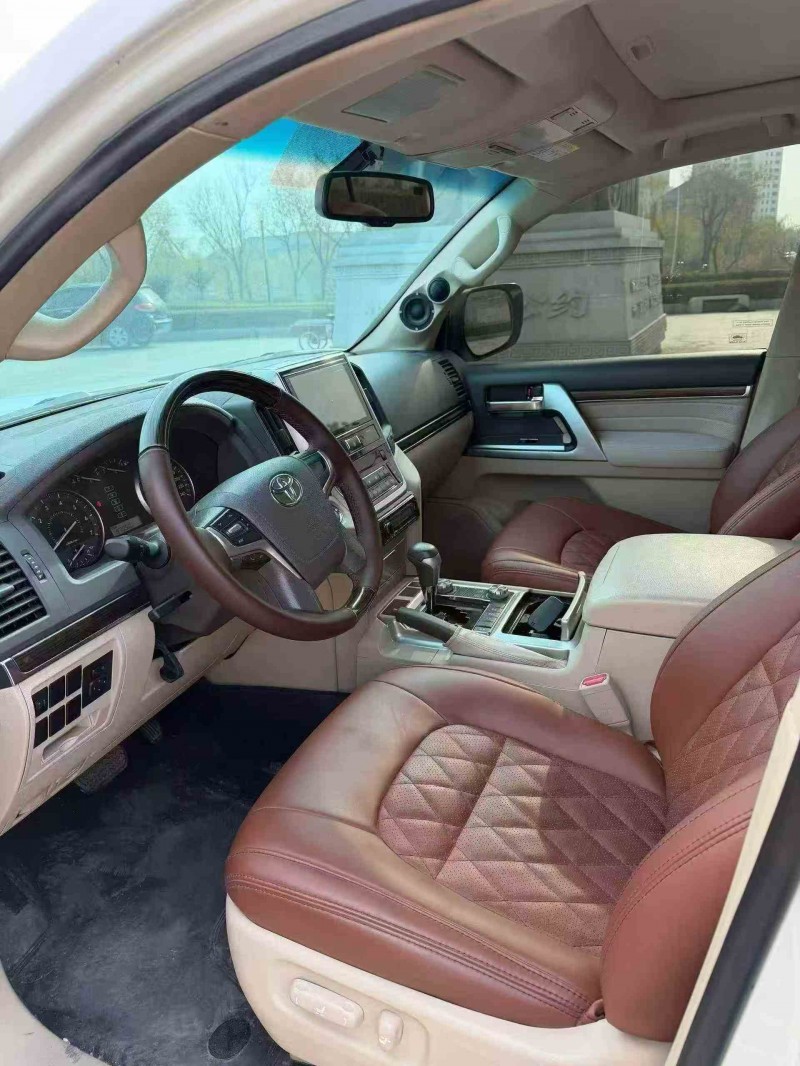 东营19年丰田兰德酷路泽6