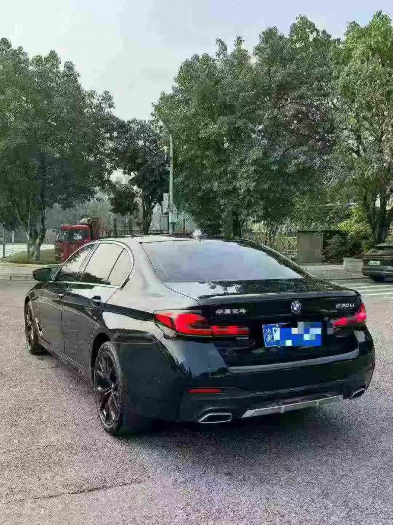 重庆23年宝马5系8