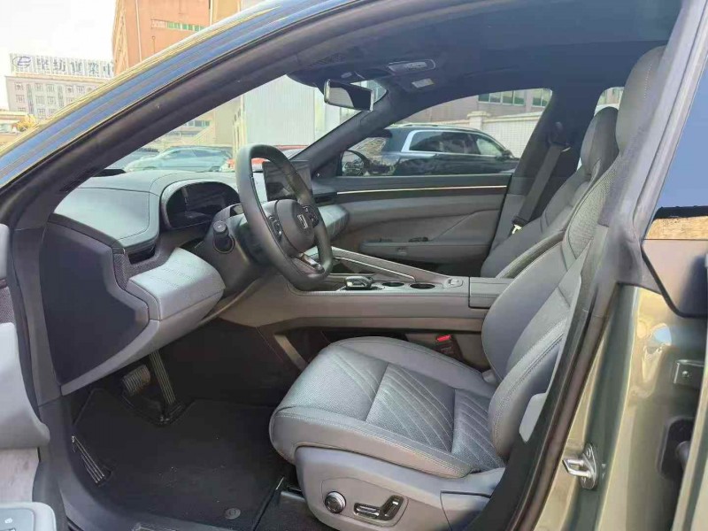 广州25年极氪汽车0015