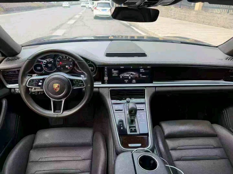 重庆18年保时捷帕拉梅拉4