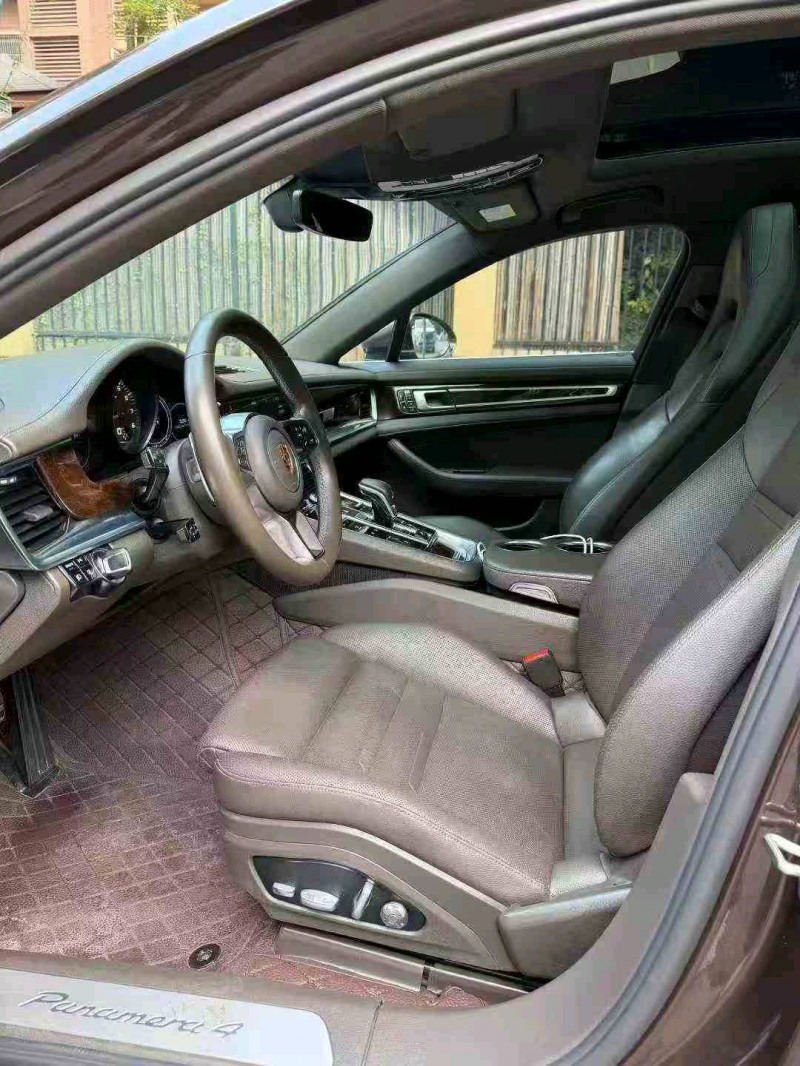 重庆18年保时捷帕拉梅拉6