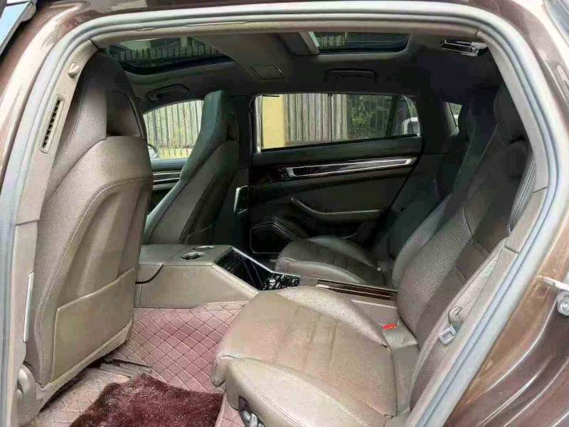 重庆18年保时捷帕拉梅拉7