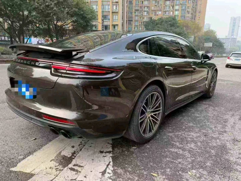 重庆18年保时捷帕拉梅拉8