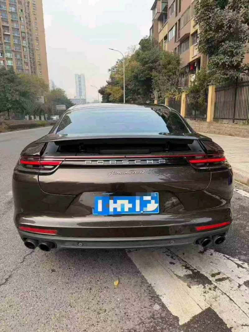 重庆18年保时捷帕拉梅拉9