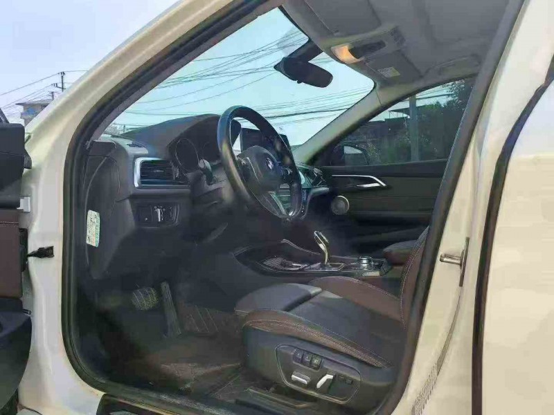 钦州23年宝马1系6