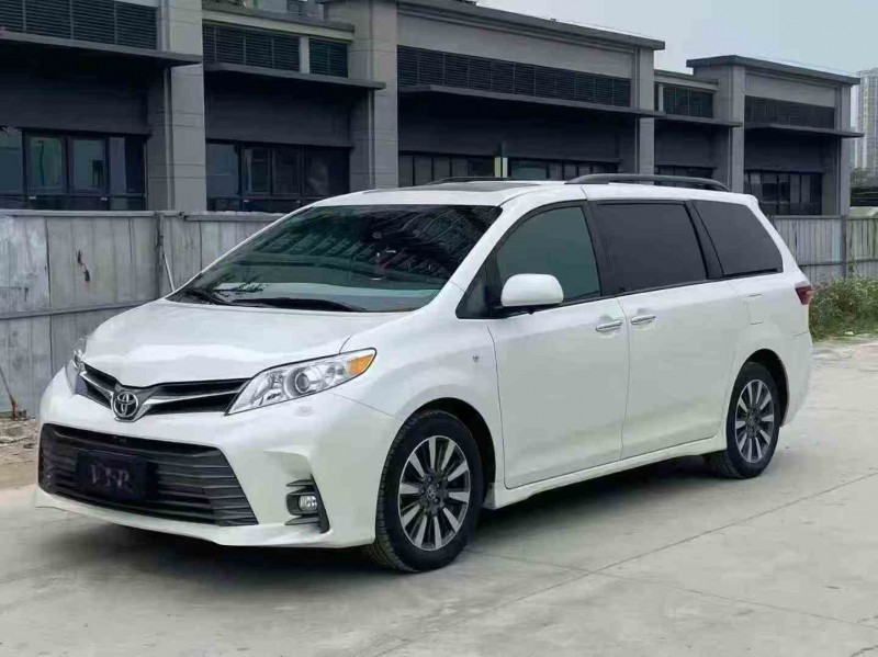 贵港21年丰田塞纳3