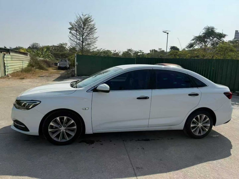 中山22年雪佛兰科鲁泽5