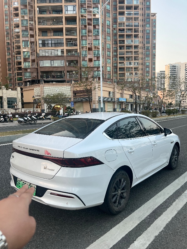 江门22年比亚迪秦5