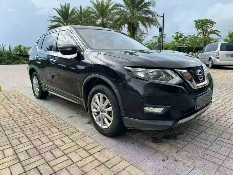 琼海18年日产奇骏3