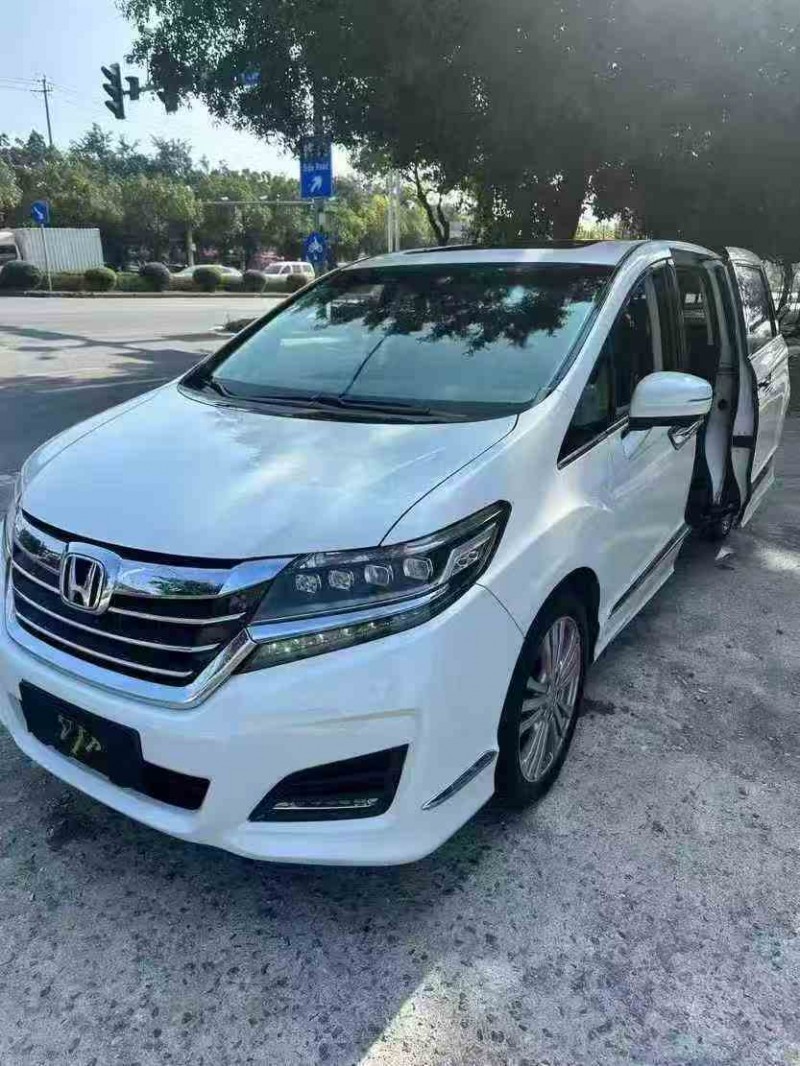 贵港17年本田艾力绅3