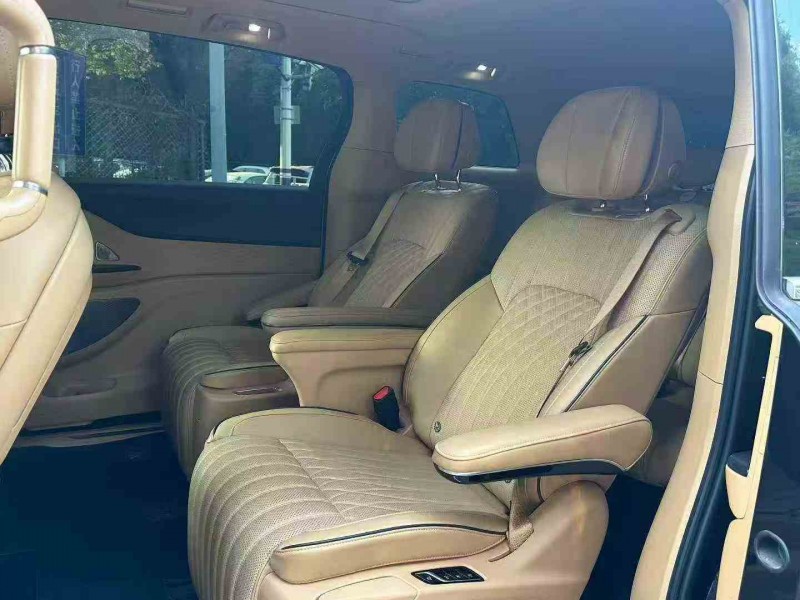 深圳23年岚图汽车梦想家6