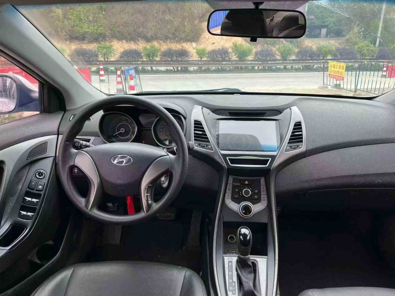 珠海17年现代朗动6