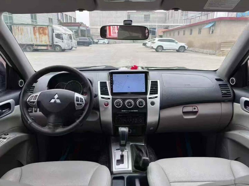 枣庄17年三菱帕杰罗·劲畅4