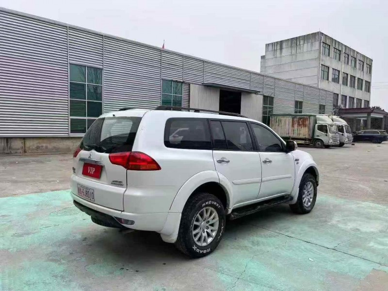 枣庄17年三菱帕杰罗·劲畅7