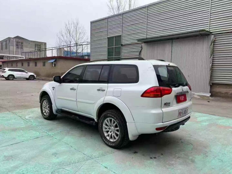 枣庄17年三菱帕杰罗·劲畅8