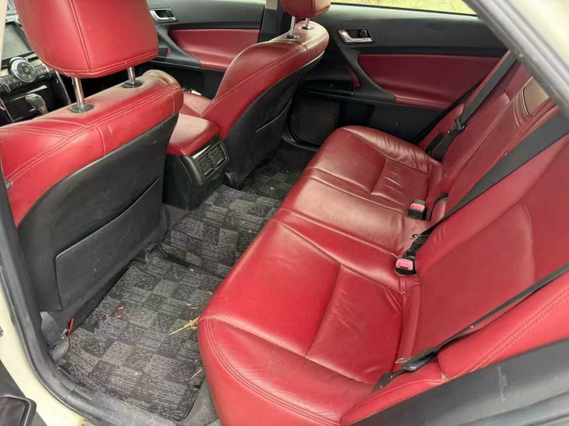 中山13年丰田锐志7