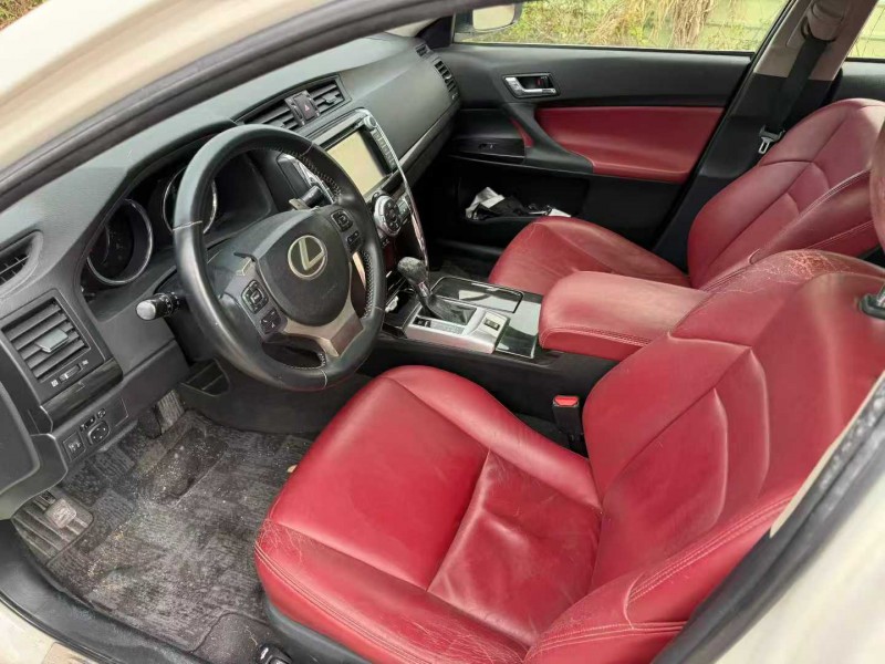 中山13年丰田锐志9