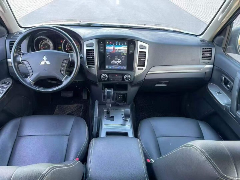 唐山19年三菱帕杰罗3