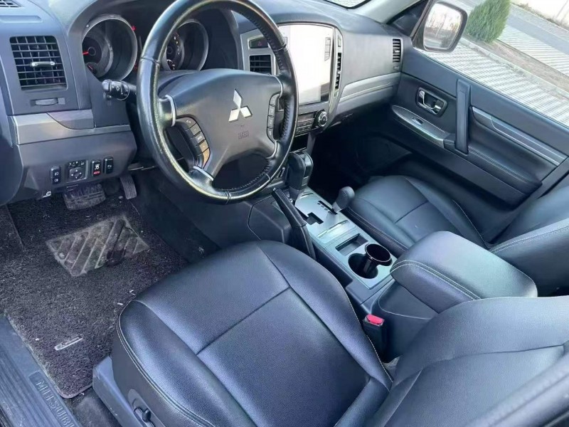 唐山19年三菱帕杰罗6