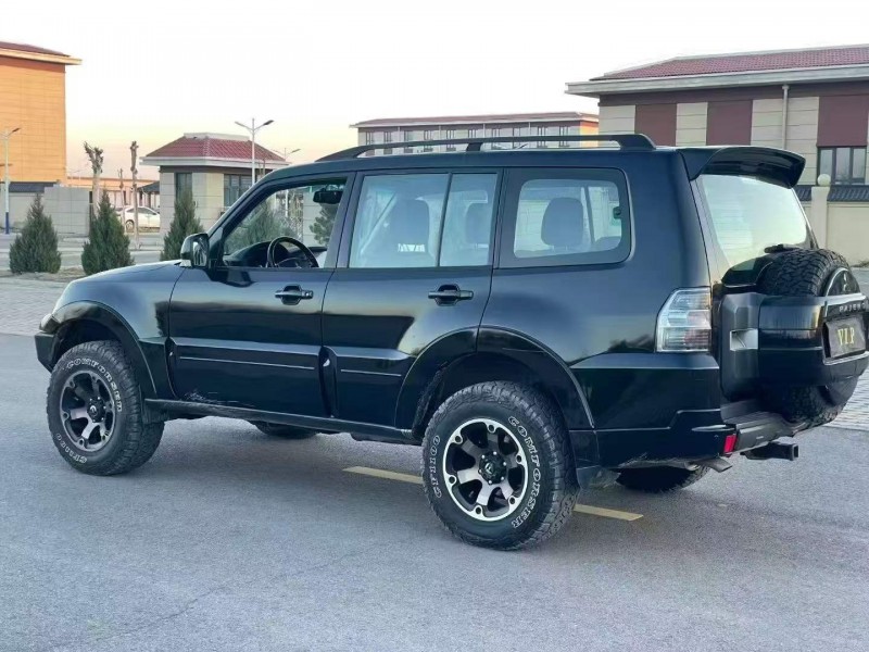 唐山19年三菱帕杰罗8