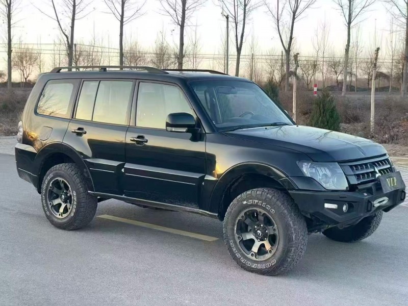 唐山19年三菱帕杰罗9